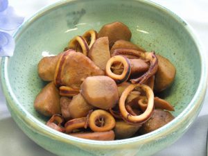 里芋とイカの煮物 しばのキッチン